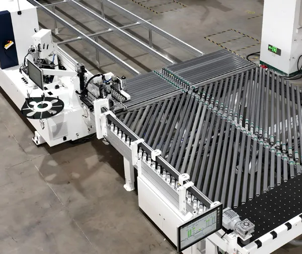 Automatic edge banding connection line